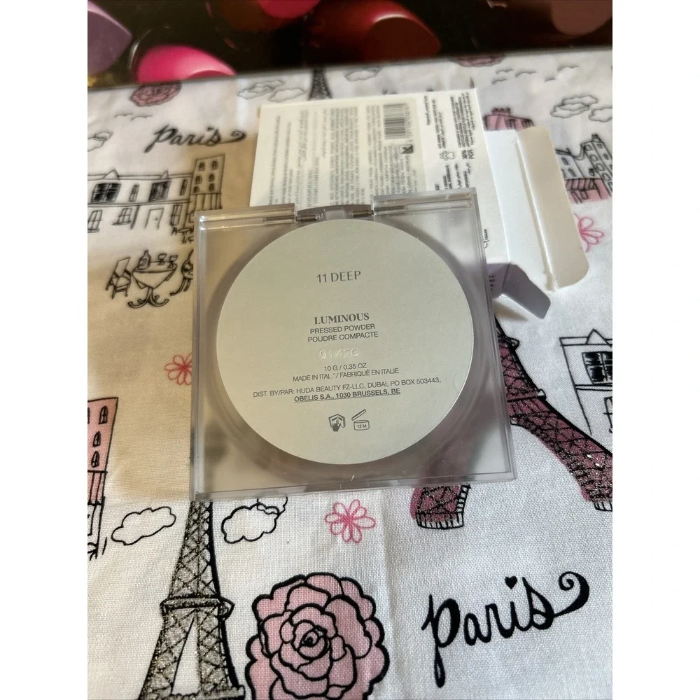 GloWish by Huda Beauty Lightweight Blurring Pressed Powder 11 Deep